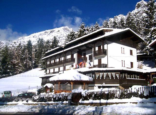Hotel Pineta Castione della Presolana Exterior photo