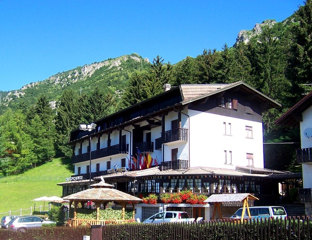 Hotel Pineta Castione della Presolana Exterior photo