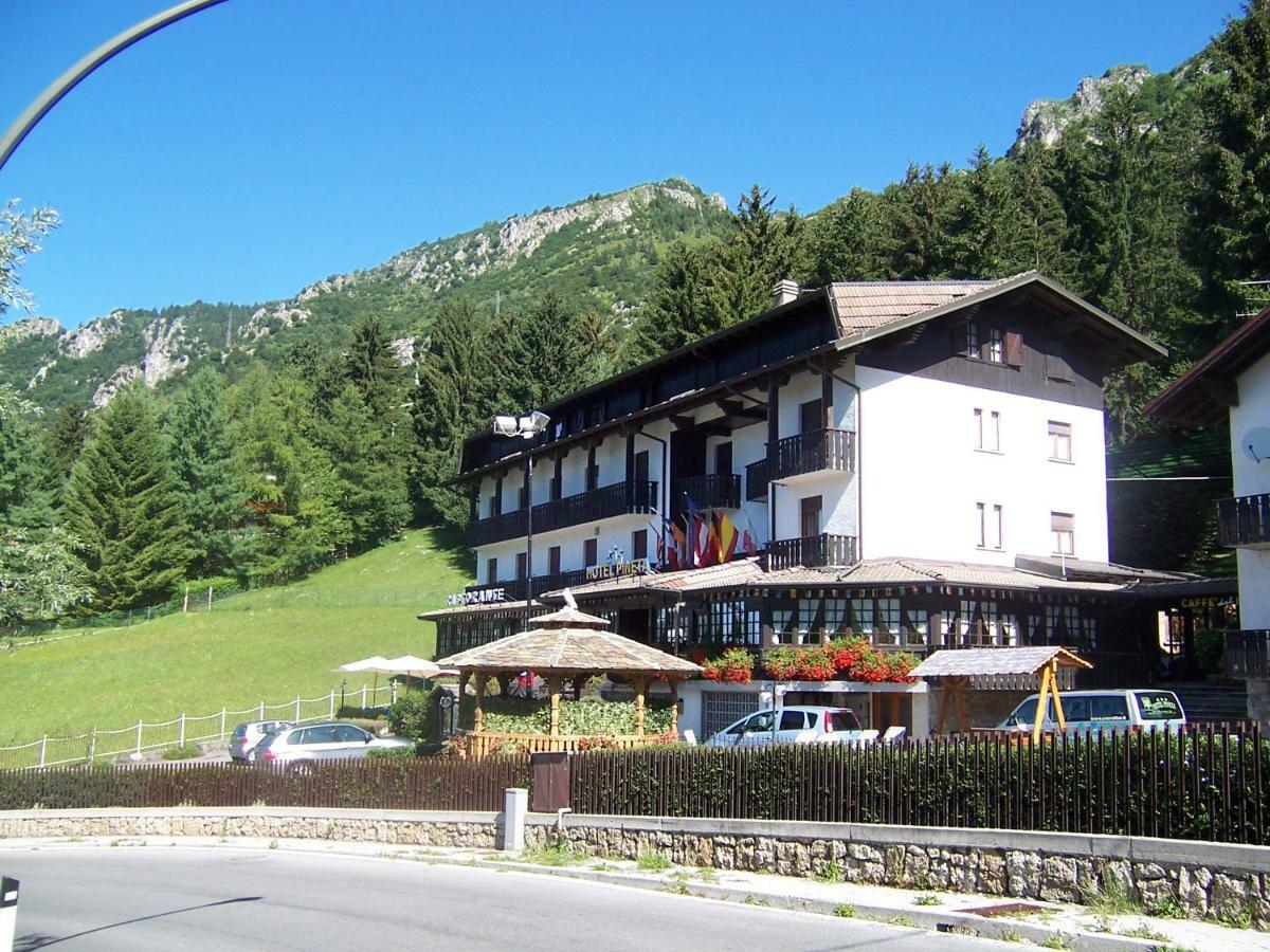 Hotel Pineta Castione della Presolana Exterior photo
